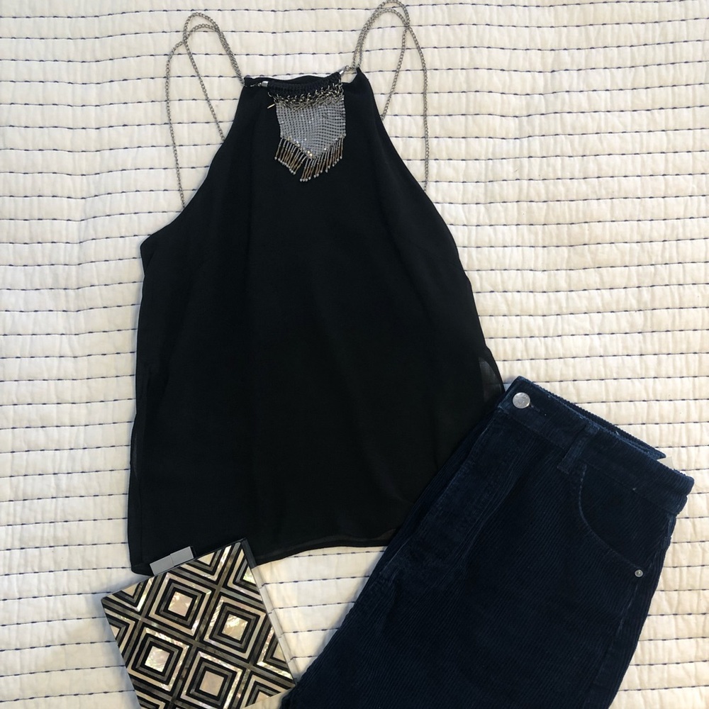 Chain edgy black top